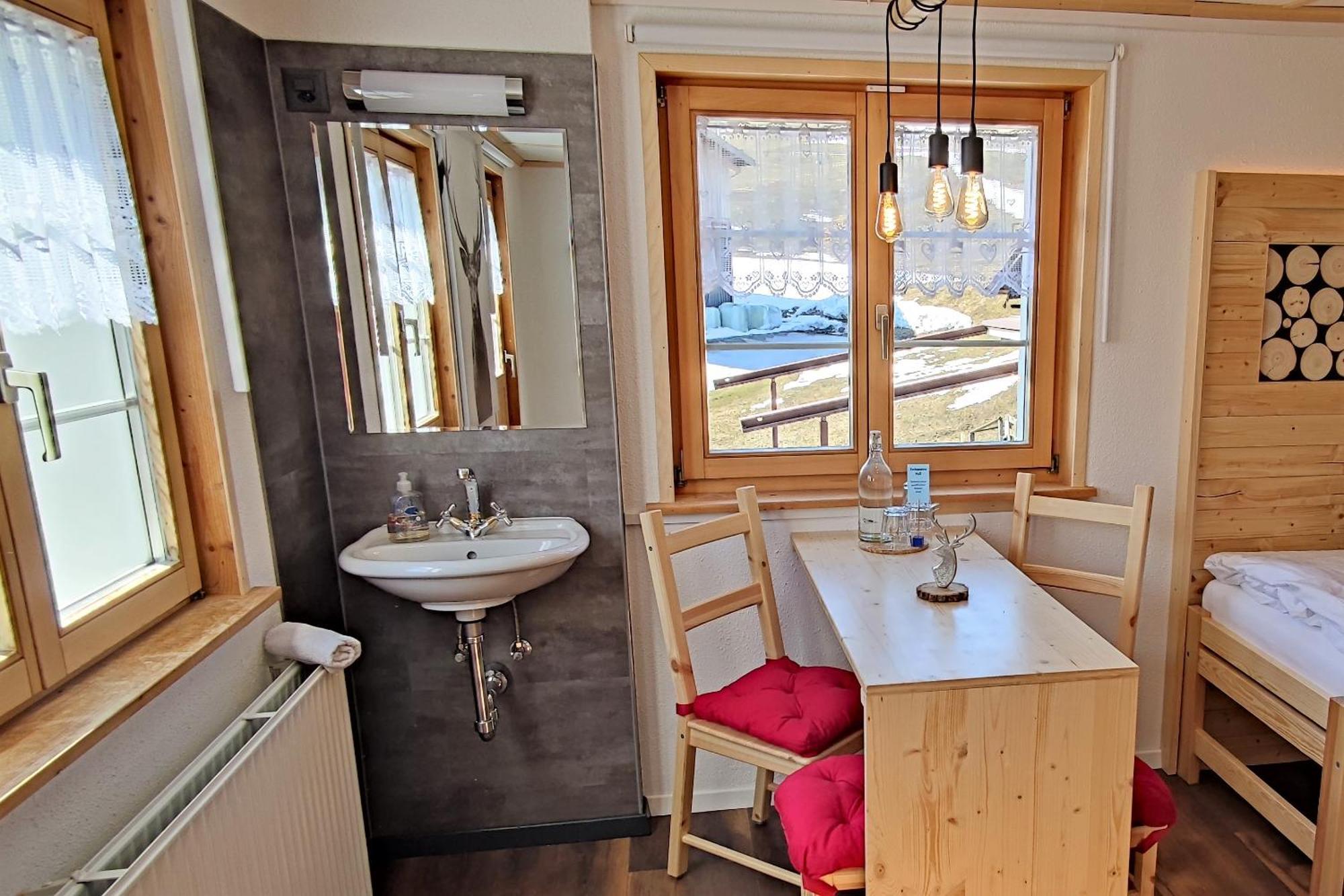 Gasthaus Alpina Tschappina الغرفة الصورة