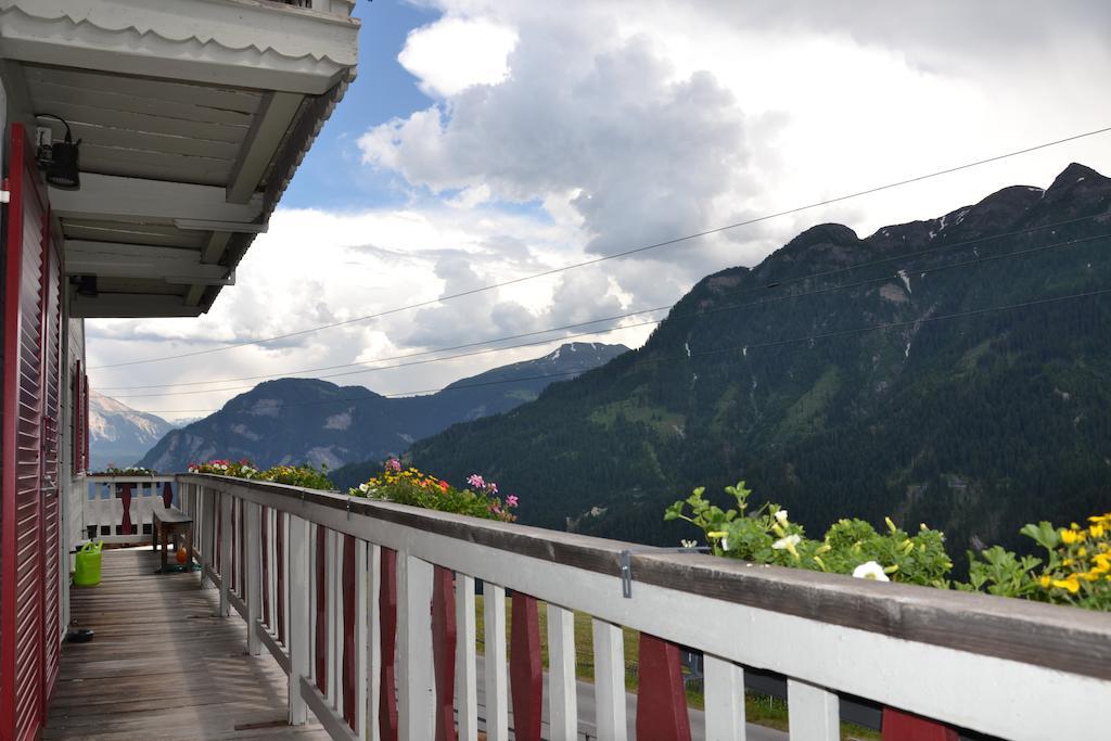 Gasthaus Alpina Tschappina الغرفة الصورة